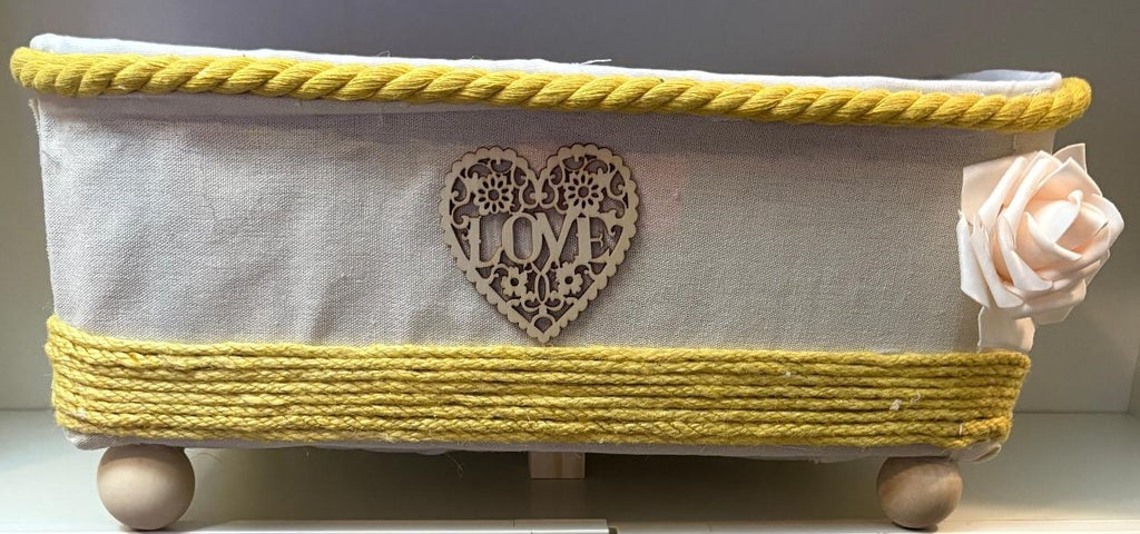 Cesta Decorativa "LOVE" con Detalles Encantadores .REF 32