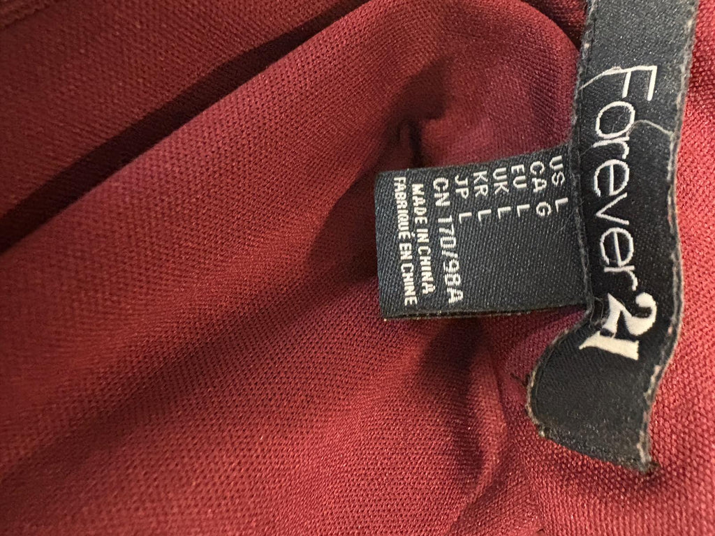 VESTIDO GRANATE CON VOLANTE