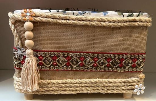 Cesta Decorativa de Mimbre con Detalles Artísticos. REF 35