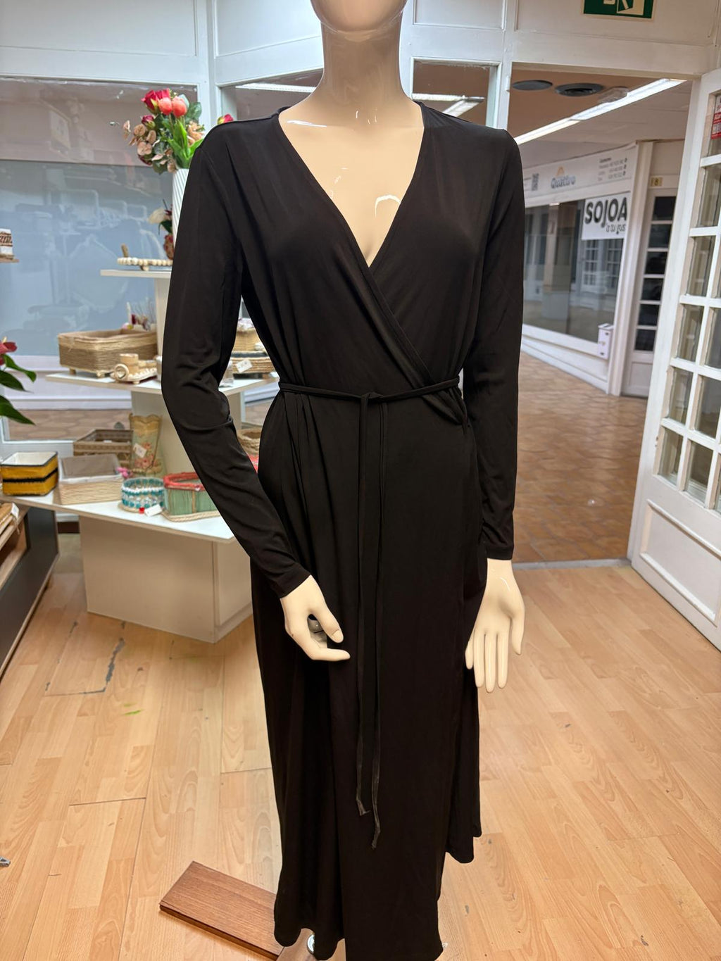 VESTIDO CRUZADO NEGRO MANGO