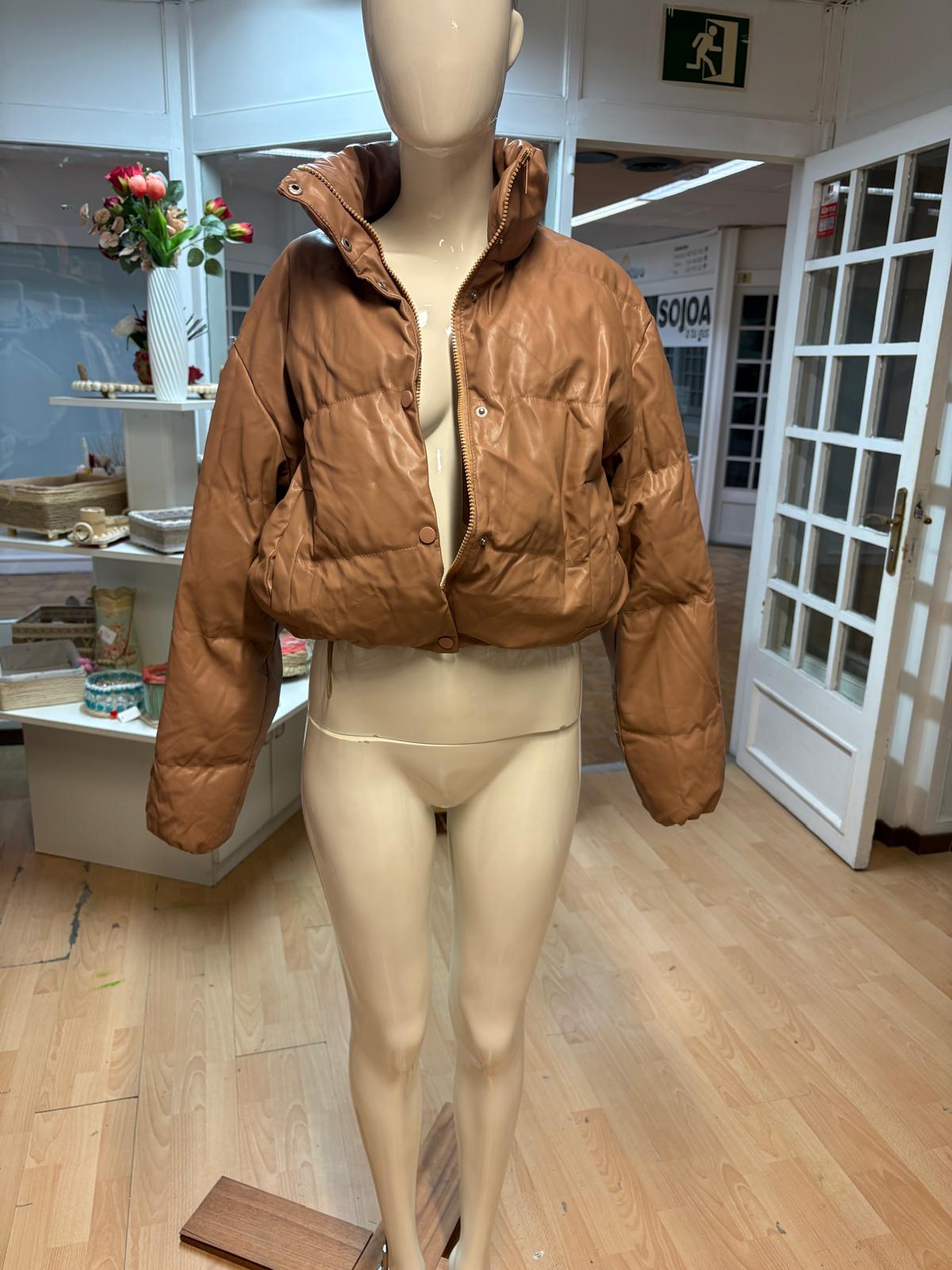 CHAQUETA CORTA  TIPO PIEL  TALLA M