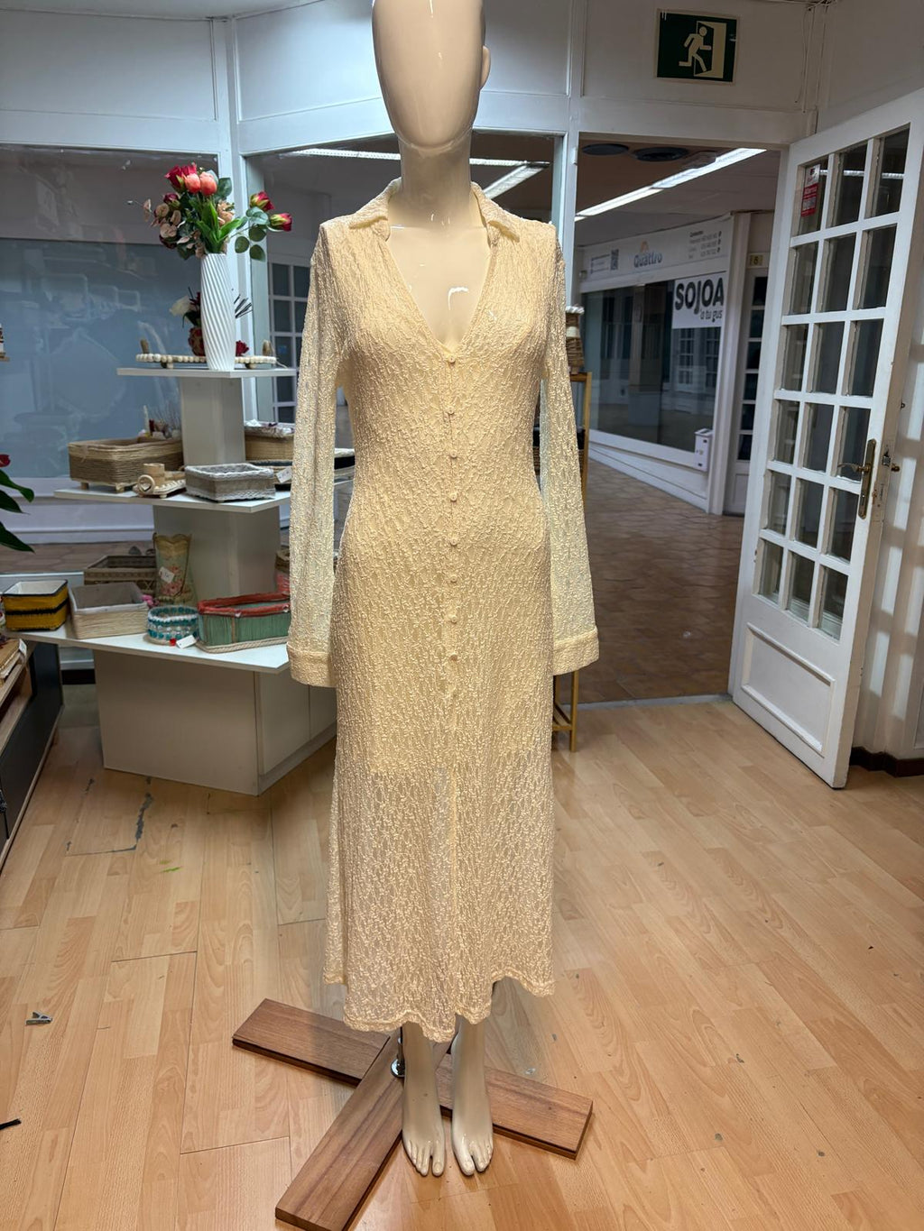 VESTIDO CON TRANSPARENCIA STRADIVARIUS