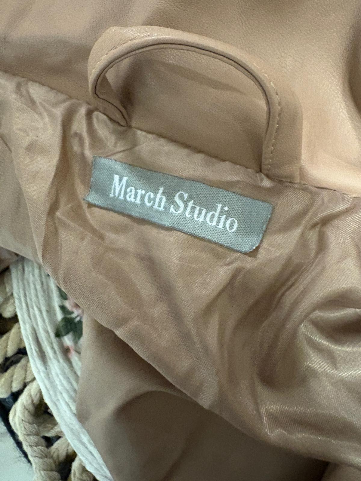 CHAQUETA CORTA  TIPO PIEL  TALLA M