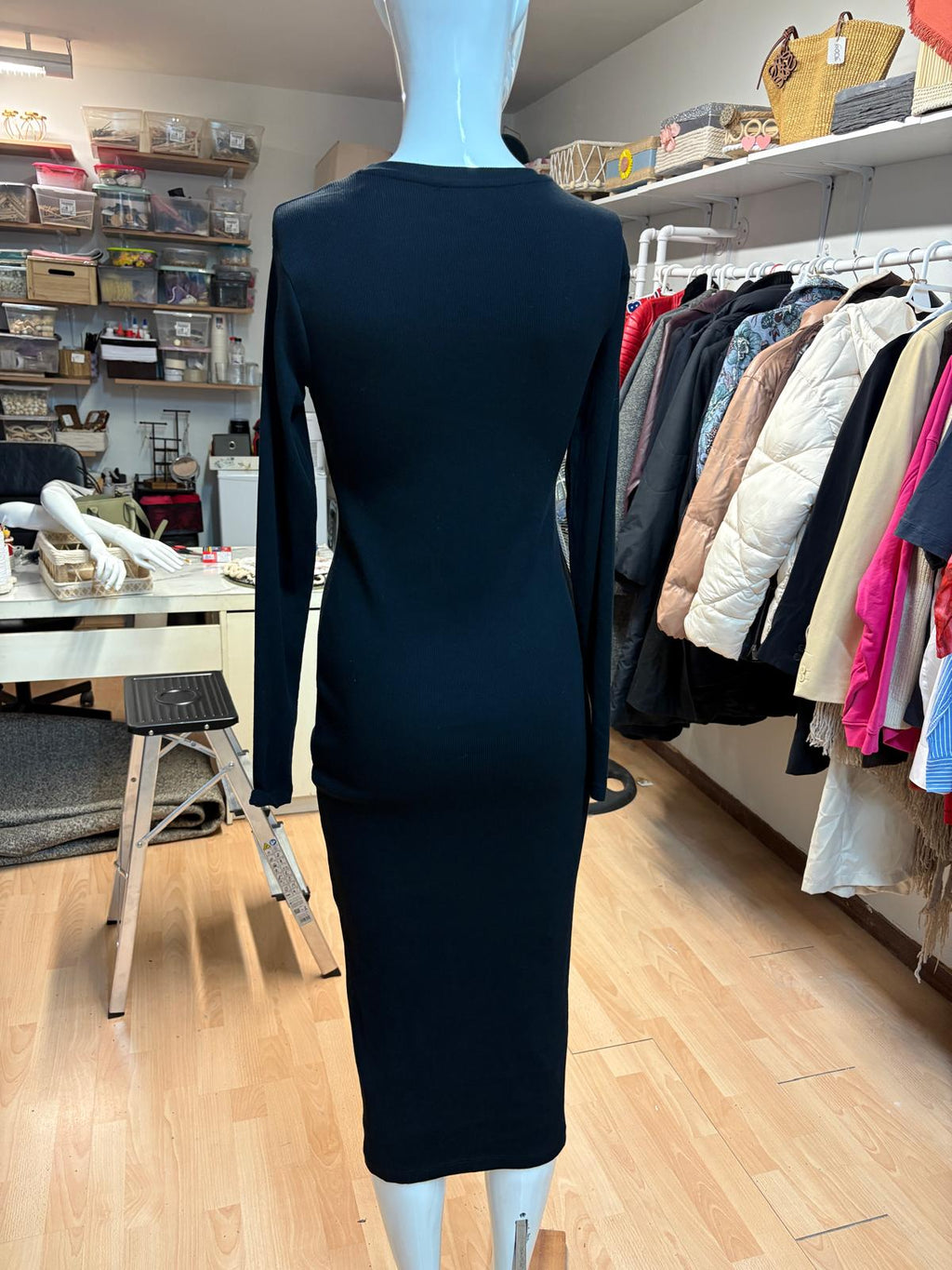 VESTIDO NEGRO PULL AND BEAR  TALLA L