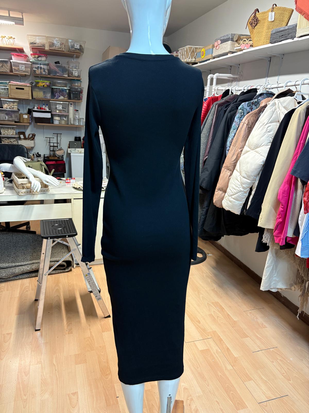 VESTIDO NEGRO PULL AND BEAR  TALLA L