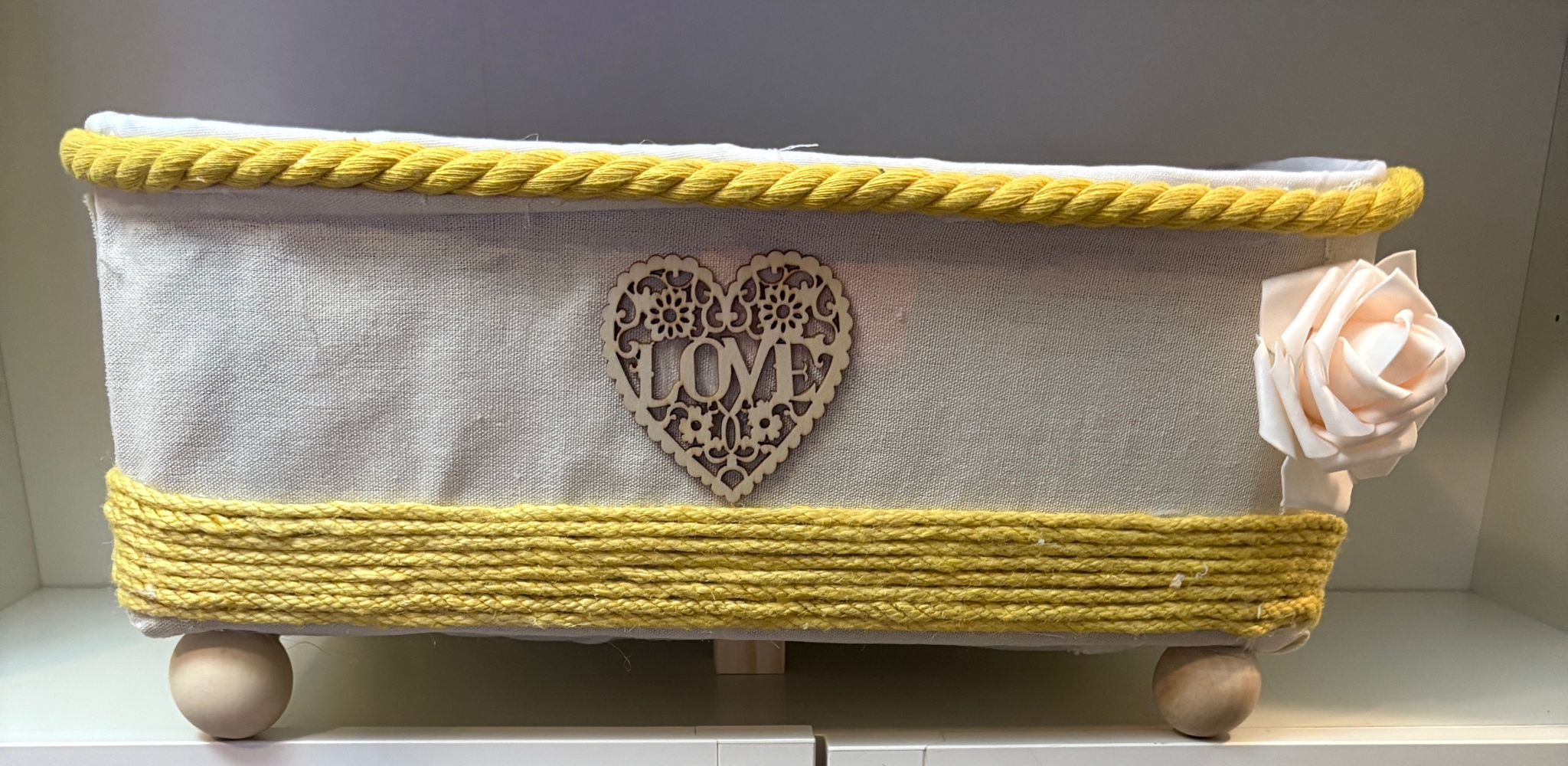 Cesta Decorativa "LOVE" con Detalles Encantadores .REF 32