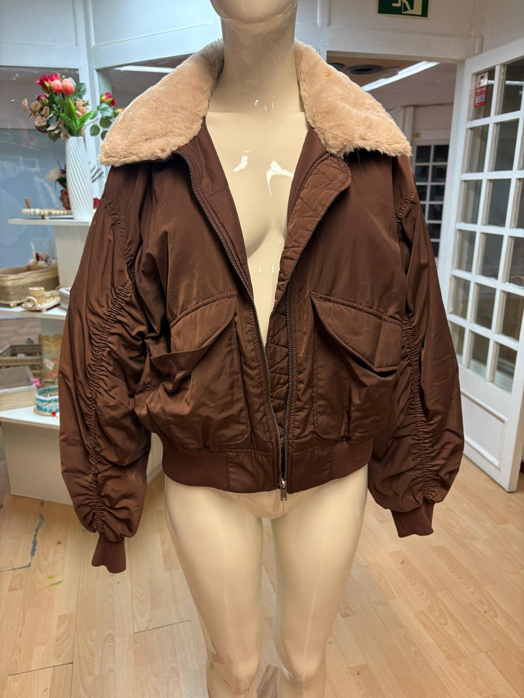 CHAQUETA MARRON CORTA TALLA M