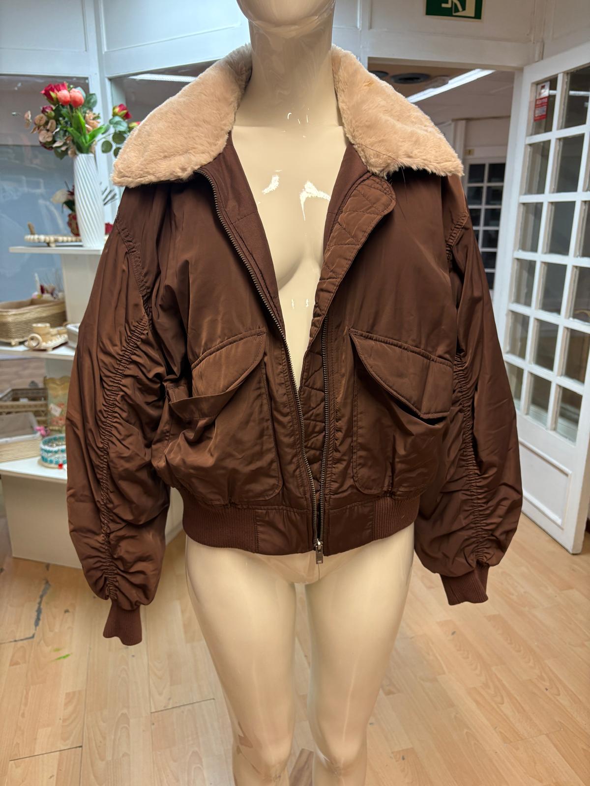 CHAQUETA MARRON CORTA TALLA M
