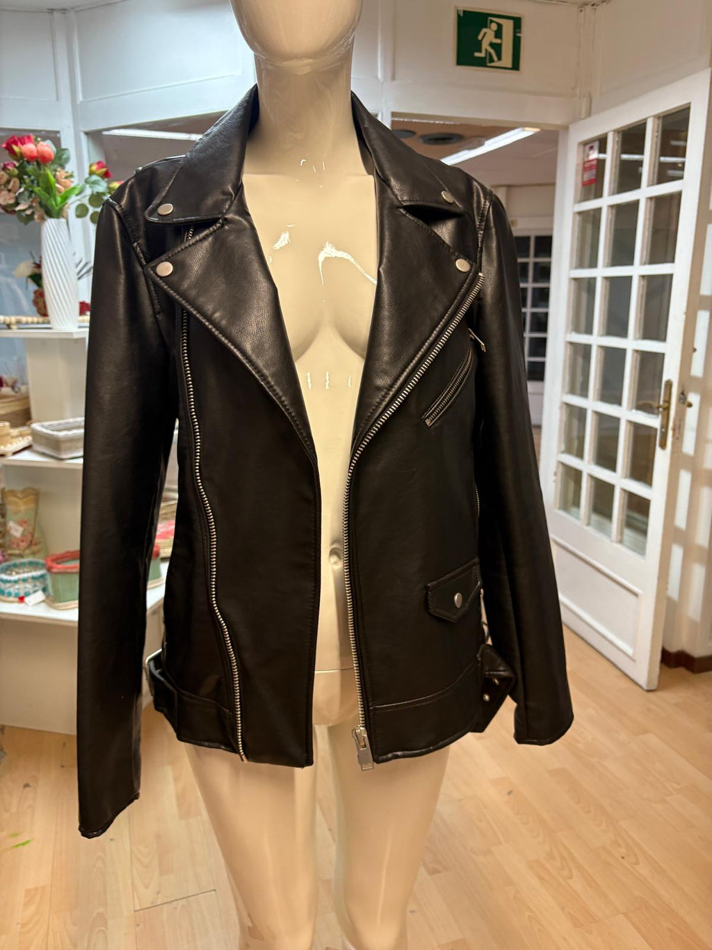 CHAQUETA TIPO PIEL CON CREMALLERAS TALLA S