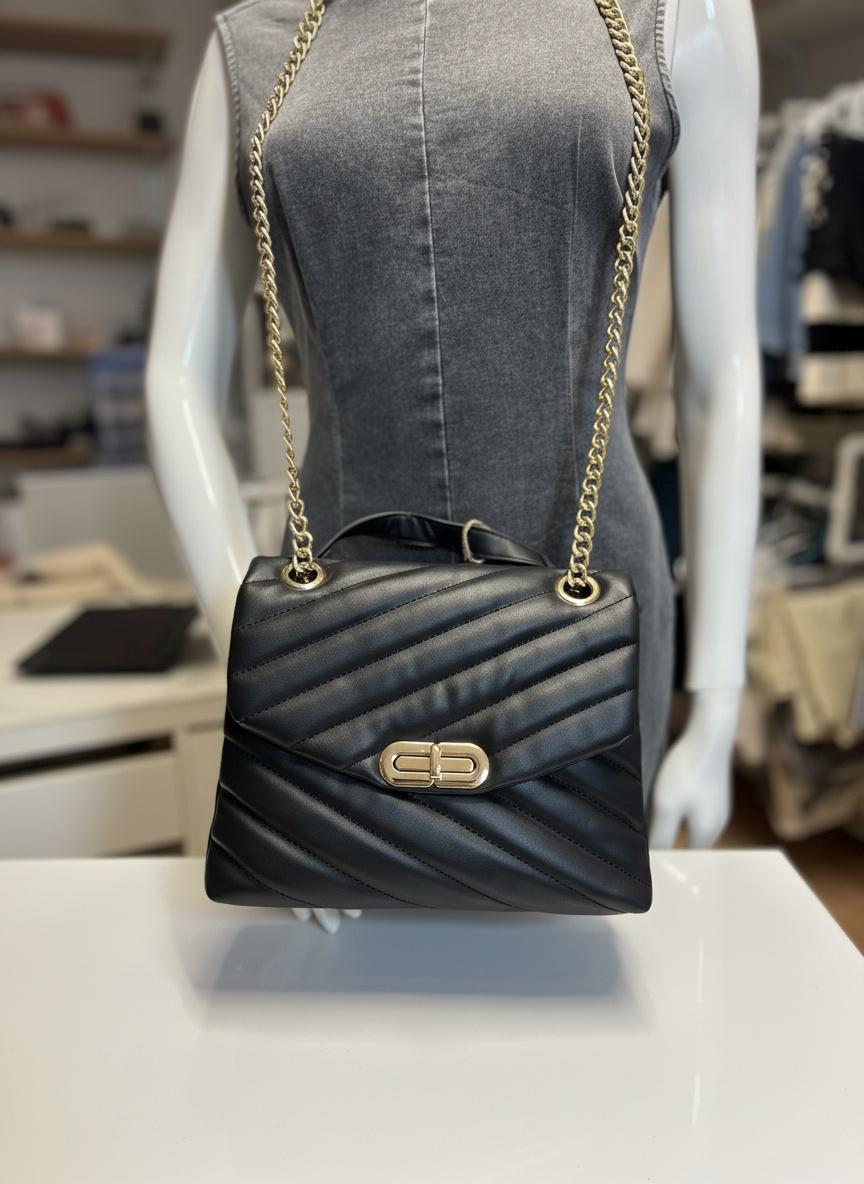 BOLSO NEGRO  CADENA DORADA PRIMARK