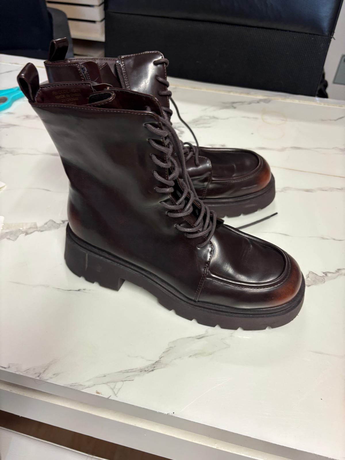 BOTA MARRON CORDONES Y CREMALLERA PRIMARK