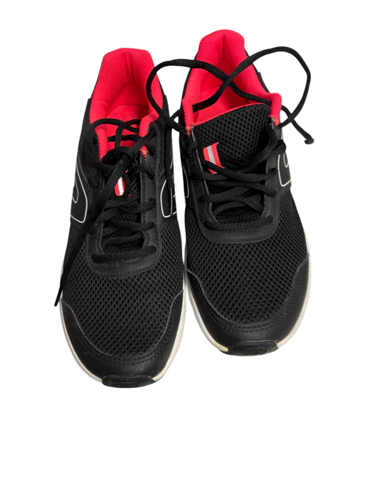 BAMBA DEPORTIVA DECATHLON NEGRA Y ROJA