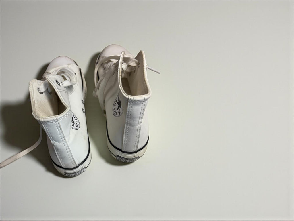 BOTAS DEPORTIVAS BLANCAS SEMI NUEVAS