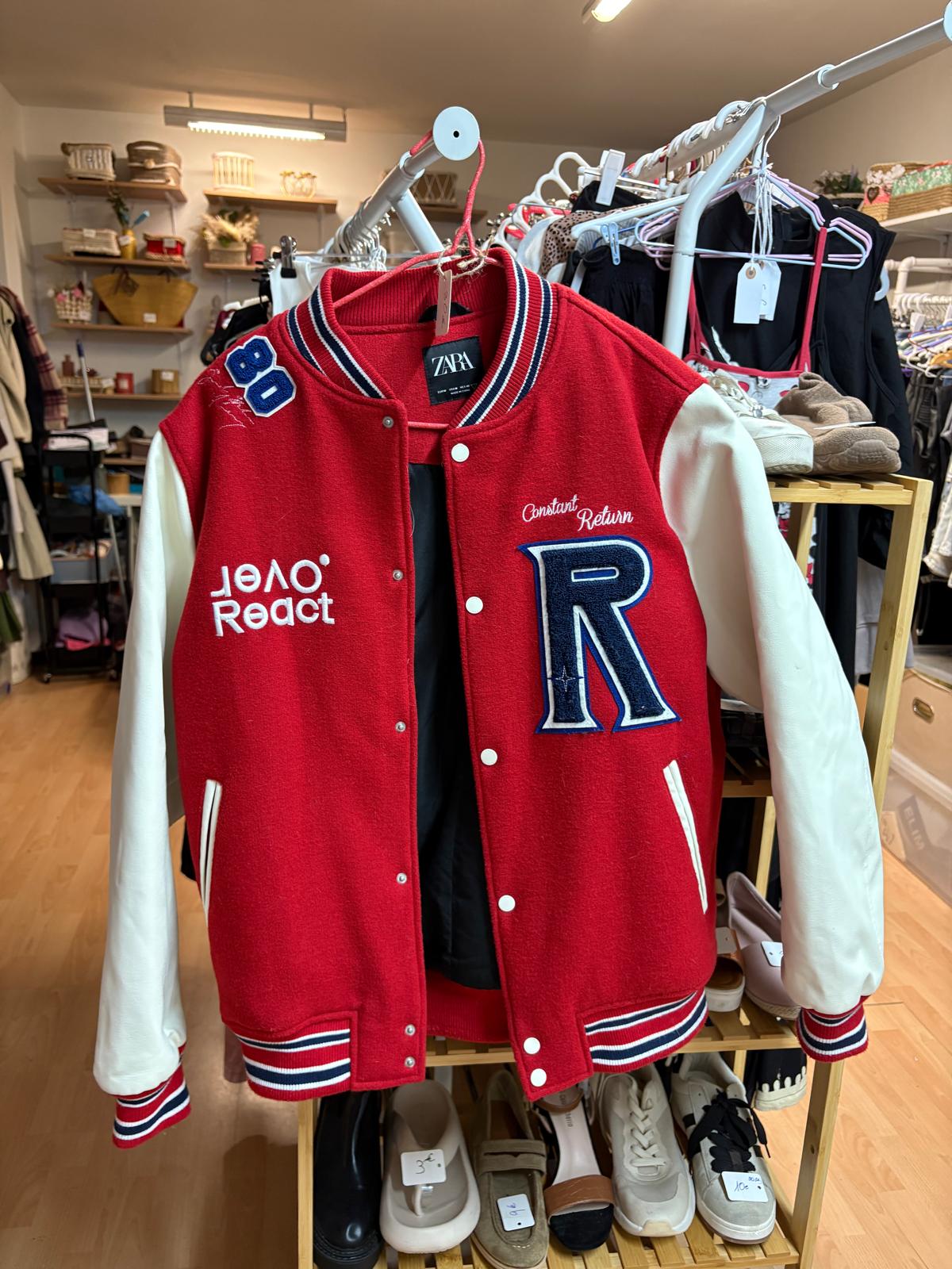 CHAQUETA ZARA TALLA M ROJA Y BLANCA