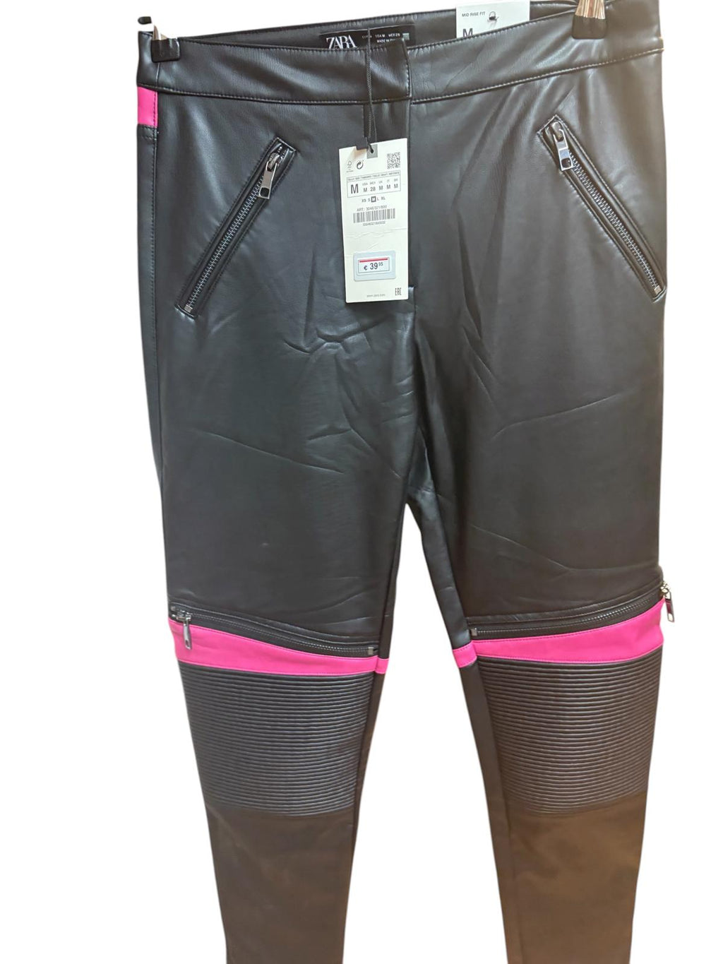 PANTALON TIPO MOTERA NEGRO Y ROSA BERSHKA