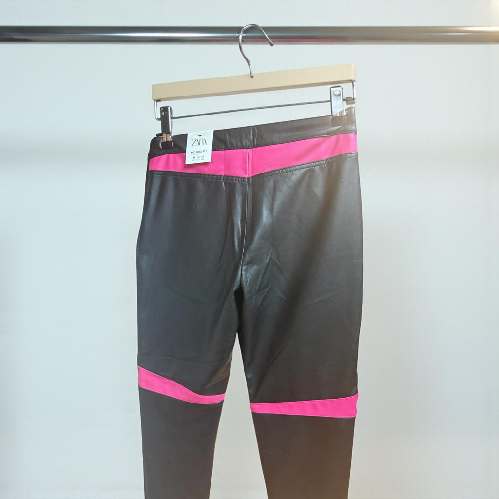 PANTALON TIPO MOTERA NEGRO Y ROSA BERSHKA