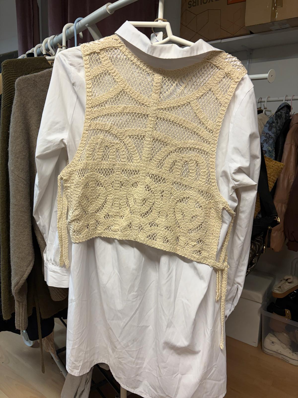 CAMISA CON CHALECO STRADIVARIUS