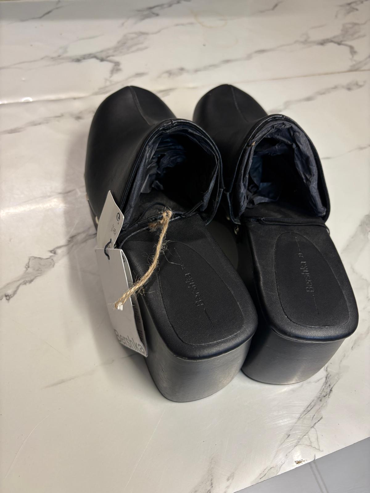 ZUECOS NEGROS BERSHKA