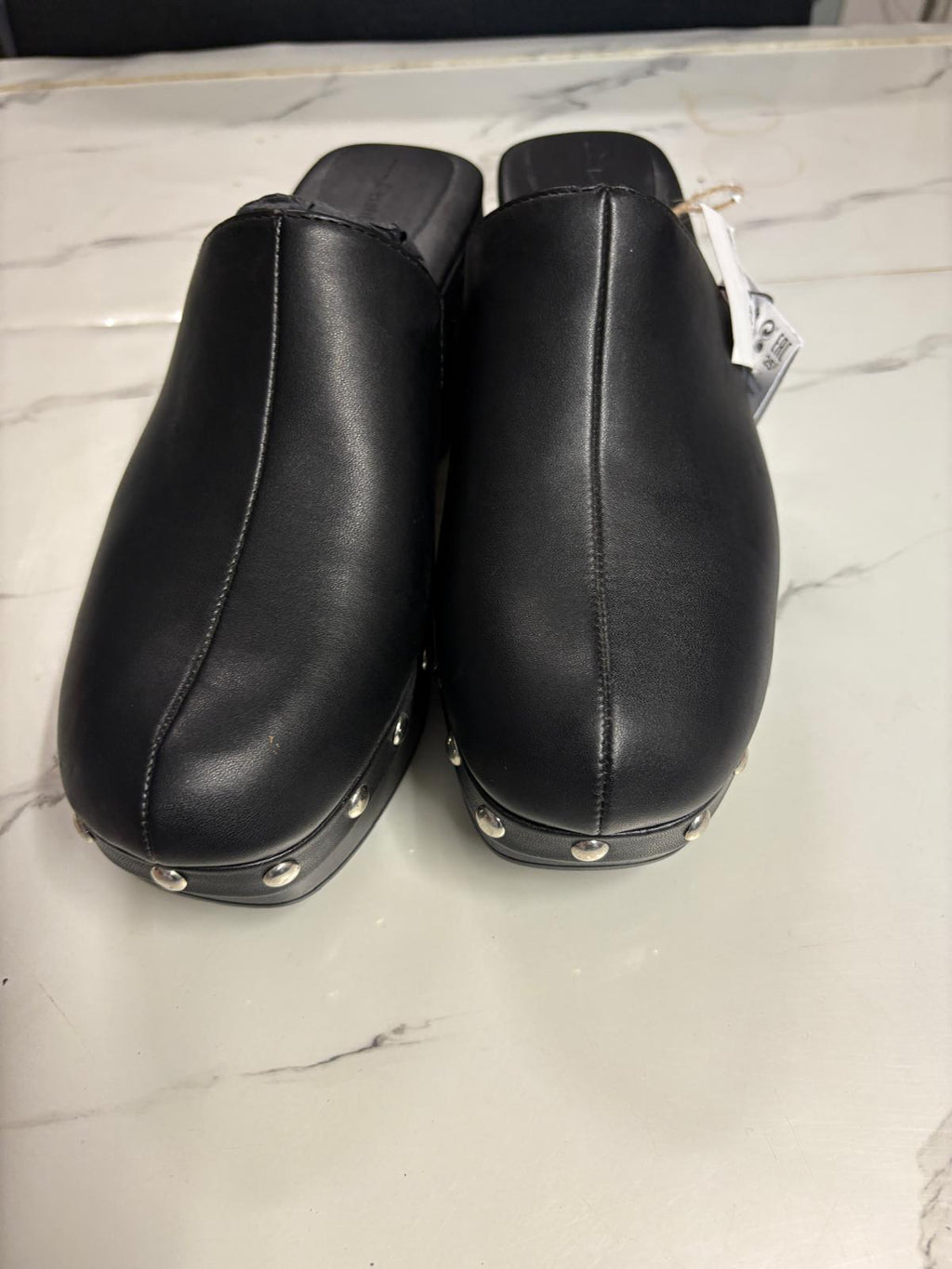 ZUECOS NEGROS BERSHKA