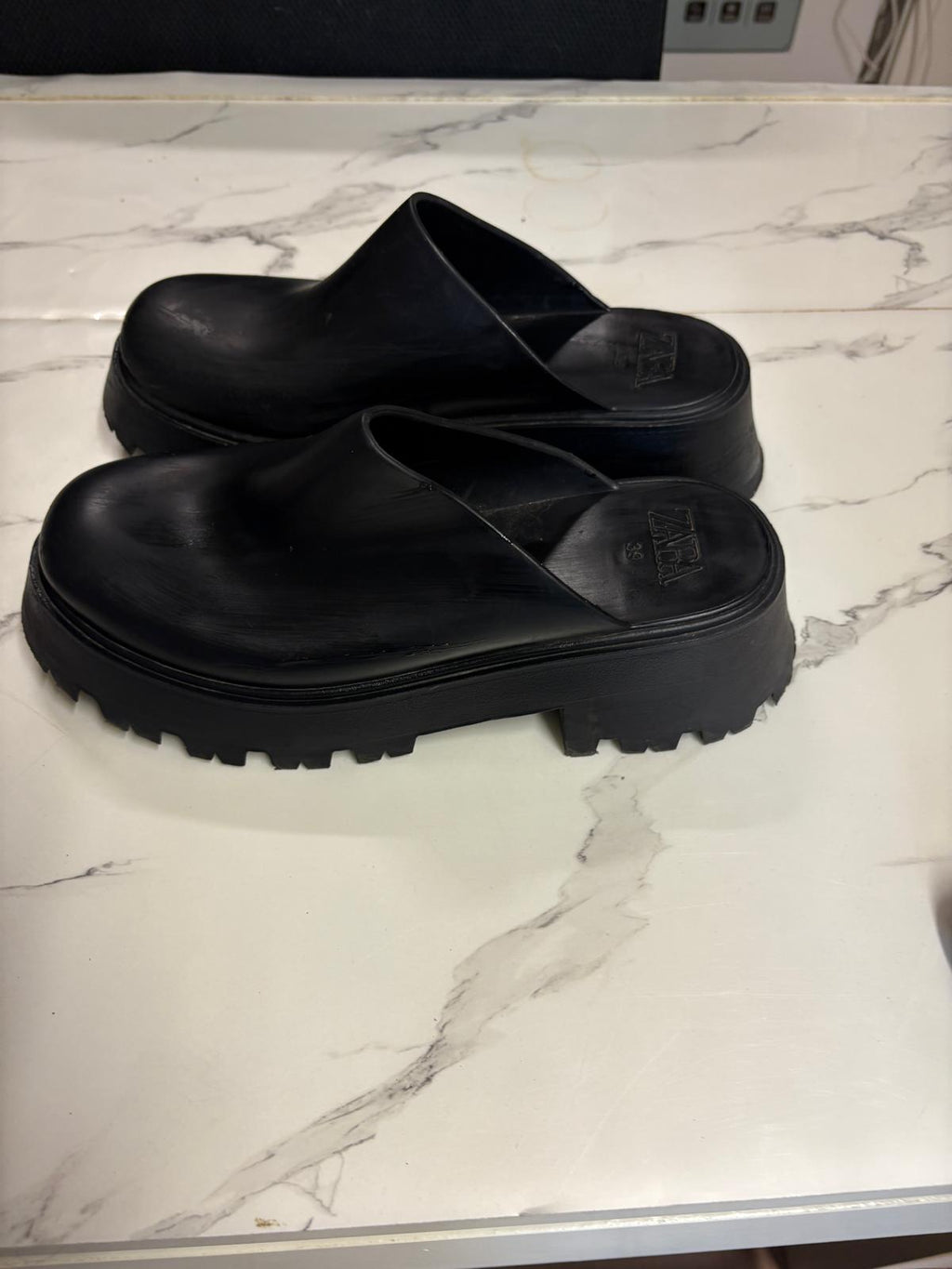 ZUECO ANCHO ZARA NEGRO