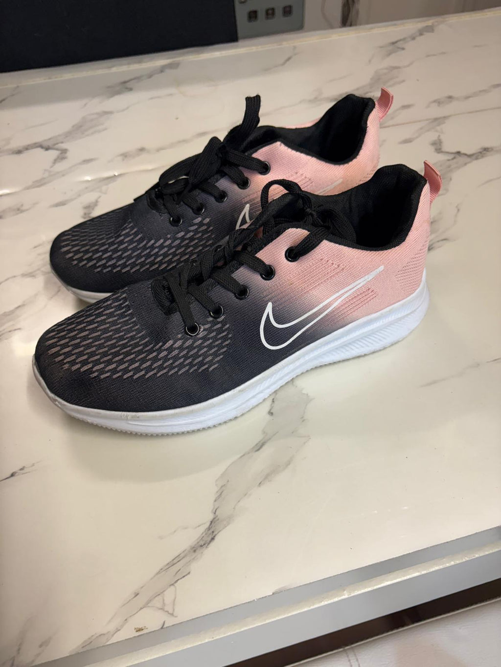 BAMBA DEPORTIVA ROSA Y NEGRA