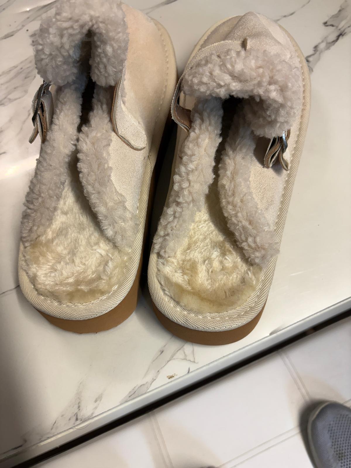 ZAPATILLA DE PELO CREMA PRIMARK