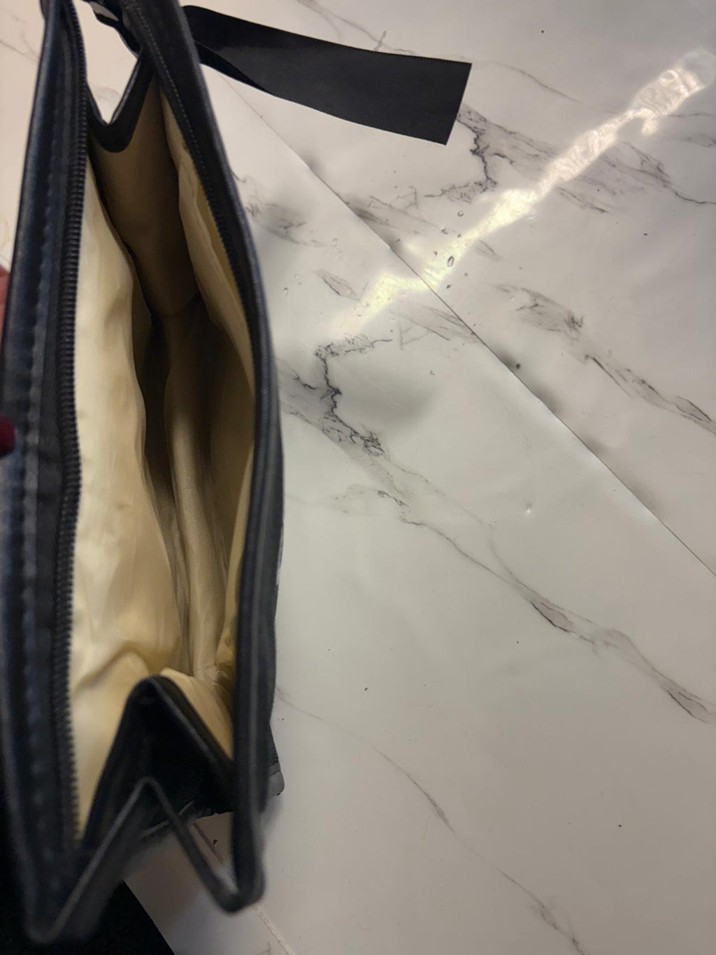 NECESER NEGRO CHERRY