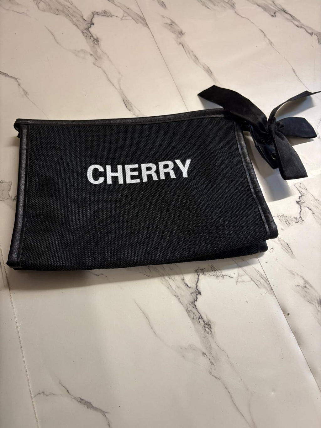 NECESER NEGRO CHERRY