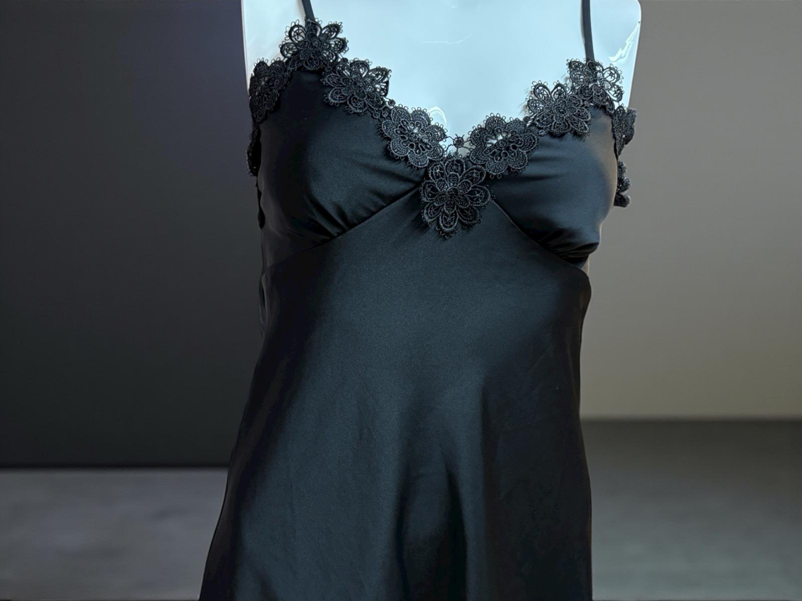 CAMISON NEGRO CON DETALLES