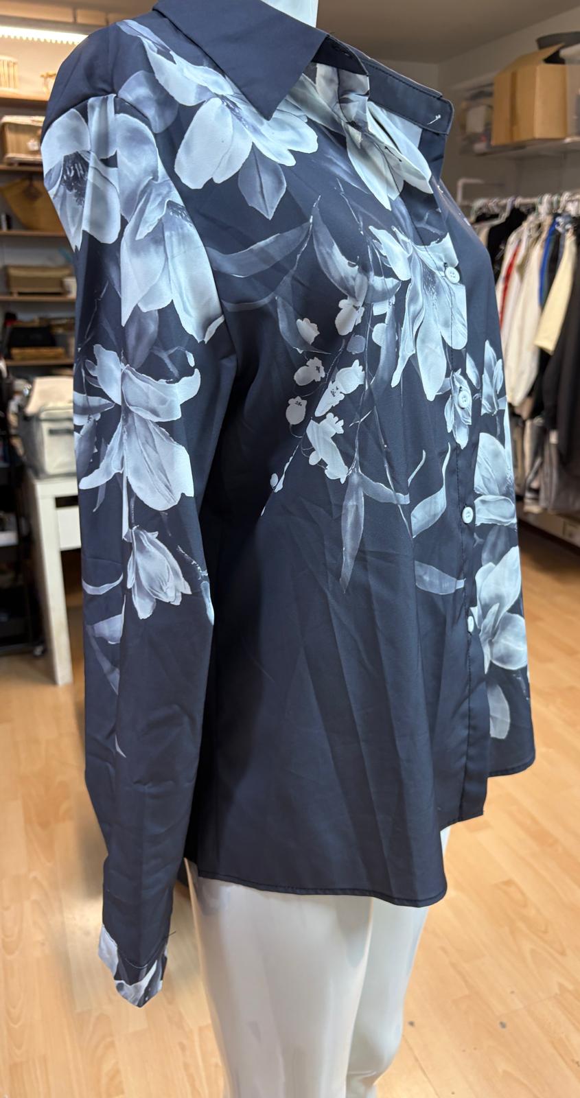 BLUSA NEGRA FLOREADA SHEIN