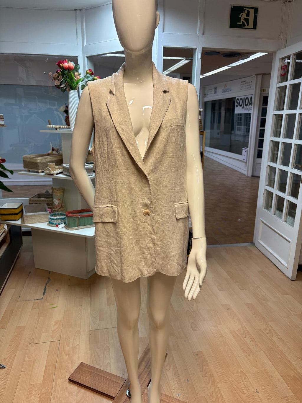 AMERICANA SIN MANGAS STRADIVARIUS