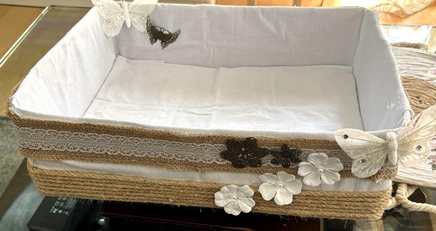 CESTA YUTE Y ENCAJE  MARIPOSA Y FLORES REF 78