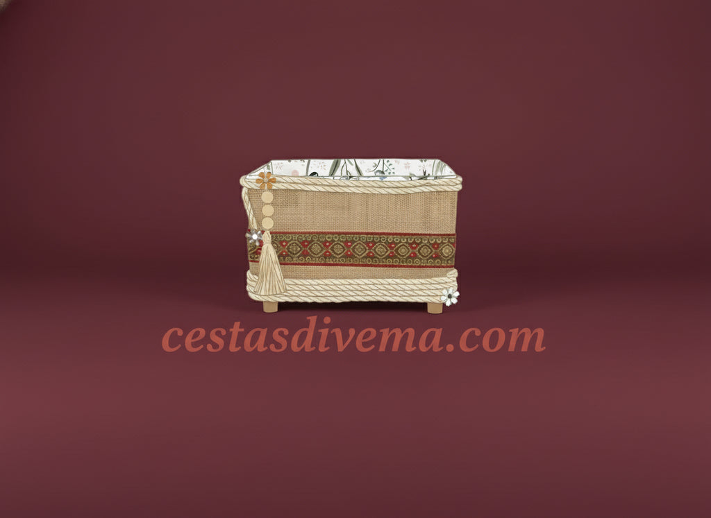 Cesta Decorativa de Mimbre con Detalles Artísticos. REF 35