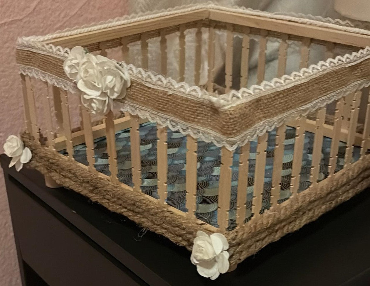 CESTA CUADRADA AZUL CON MADERA REF 61
