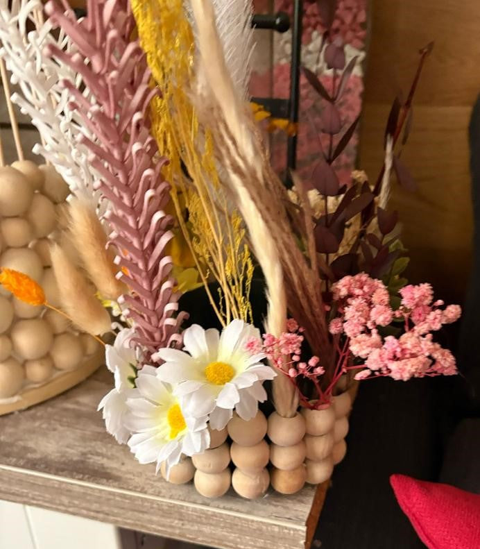 ARREGLO  FLORAL CON BASE DE MADERA REF 6