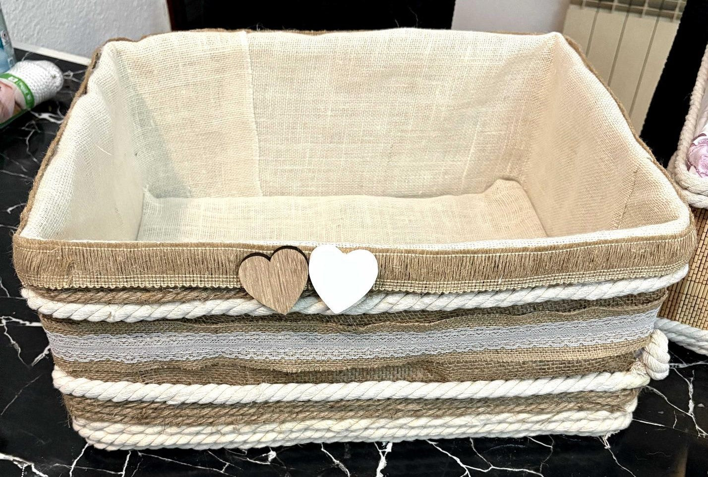 CESTA RUSTICA SOFIA CON DETALLE S DE CORAZON  REF 80