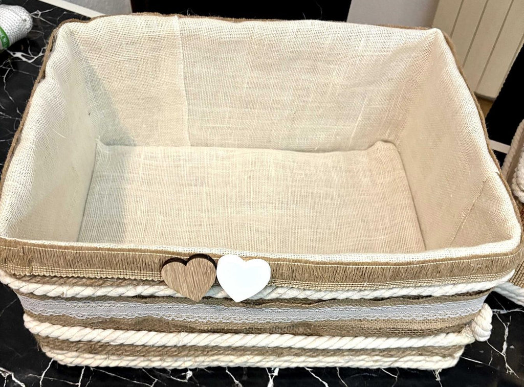CESTA RUSTICA SOFIA CON DETALLE S DE CORAZON  REF 80