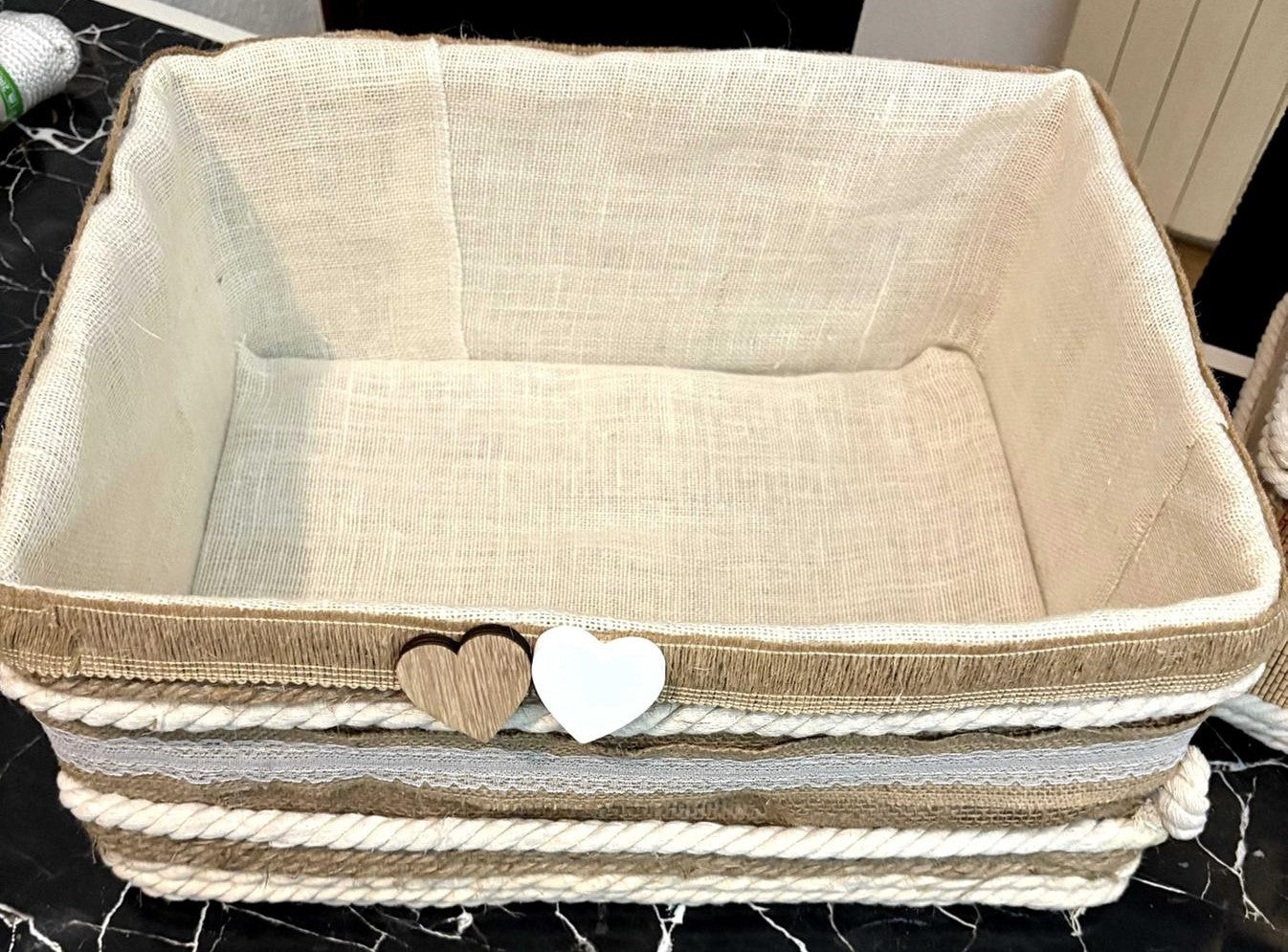 CESTA RUSTICA SOFIA CON DETALLE S DE CORAZON  REF 80