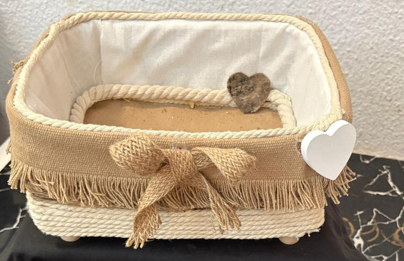 Cesta Decorativa con Flor y Detalles Elegantes REF 11